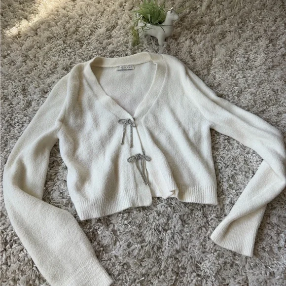 She + Sky Cream soft Cardigan with shiny beautiful Bow Accents - Picture 2 of 7